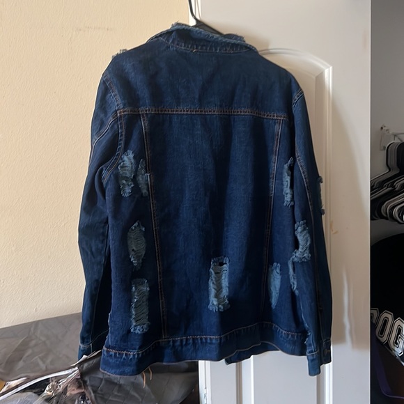 Large original deluxe ripped Jean jacket - Picture 3 of 3